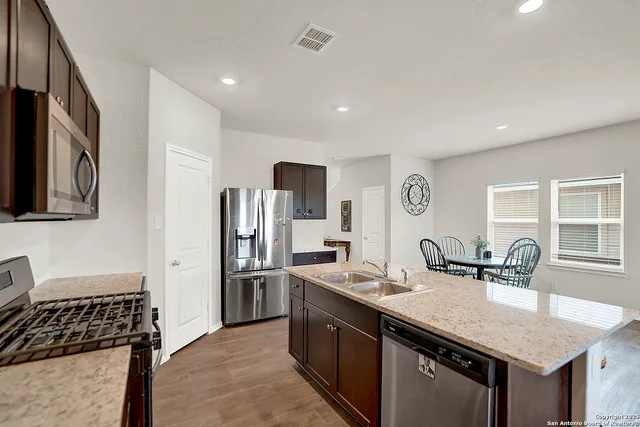 $325,000 | 201 Legendary Trl Loop, Floresville, TX 78114