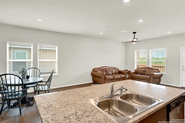 $325,000 | 201 Legendary Trl Loop, Floresville, TX 78114