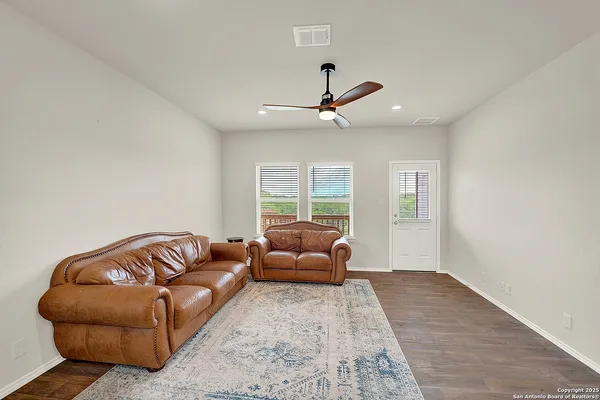 $325,000 | 201 Legendary Trl Loop, Floresville, TX 78114