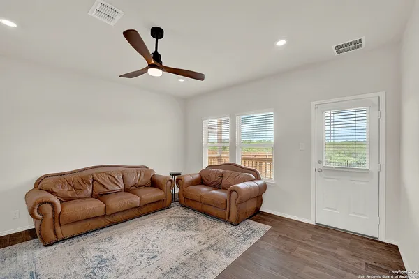 $325,000 | 201 Legendary Trl Loop, Floresville, TX 78114