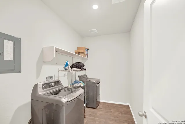 $325,000 | 201 Legendary Trl Loop, Floresville, TX 78114