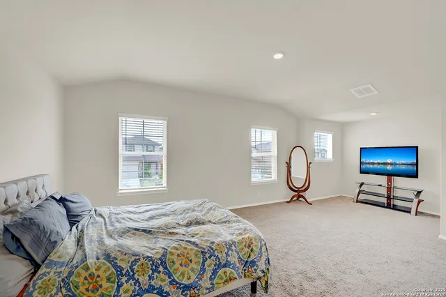 $325,000 | 201 Legendary Trl Loop, Floresville, TX 78114