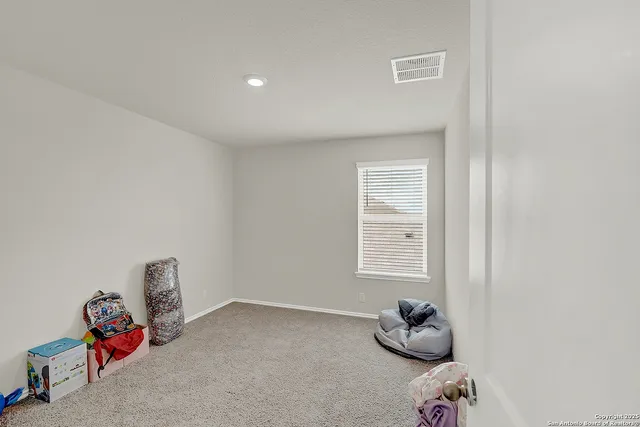 $325,000 | 201 Legendary Trl Loop, Floresville, TX 78114