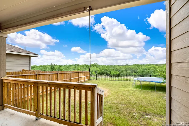 $325,000 | 201 Legendary Trl Loop, Floresville, TX 78114