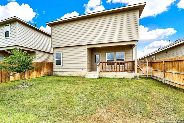 $325,000 | 201 Legendary Trl Loop, Floresville, TX 78114