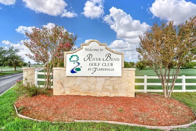 $325,000 | 201 Legendary Trl Loop, Floresville, TX 78114