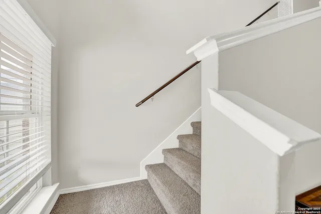 $325,000 | 201 Legendary Trl Loop, Floresville, TX 78114