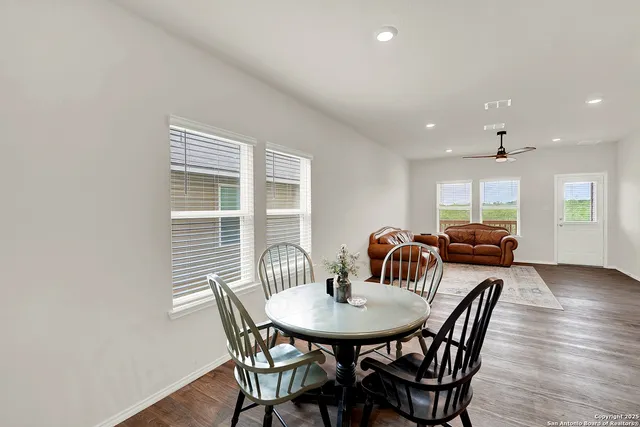 $325,000 | 201 Legendary Trl Loop, Floresville, TX 78114