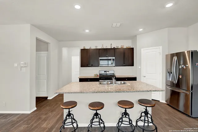 $325,000 | 201 Legendary Trl Loop, Floresville, TX 78114