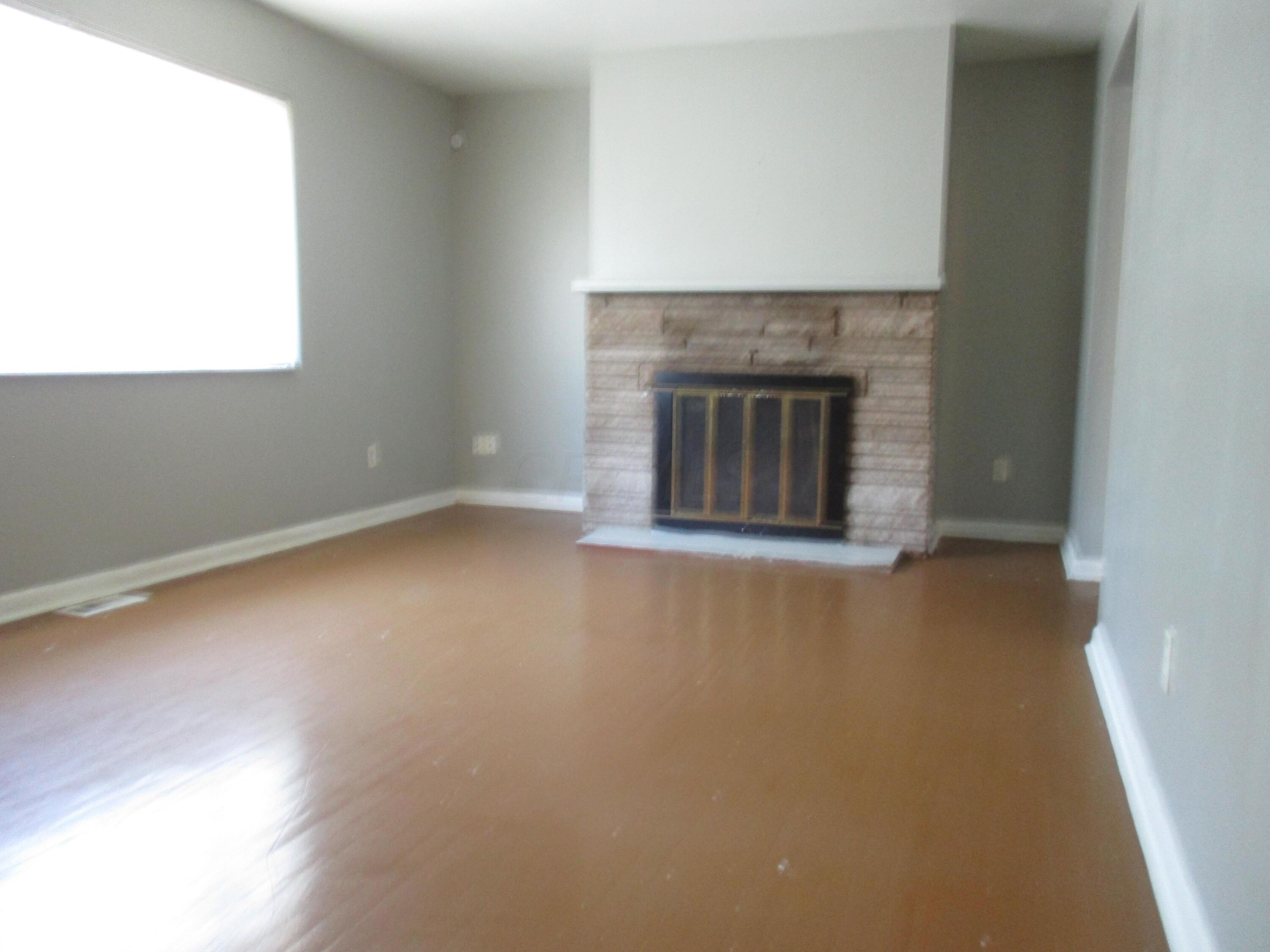 3733 Beulah Road Columbus, OH 43224 - Photo 4 of 13 Living rm
