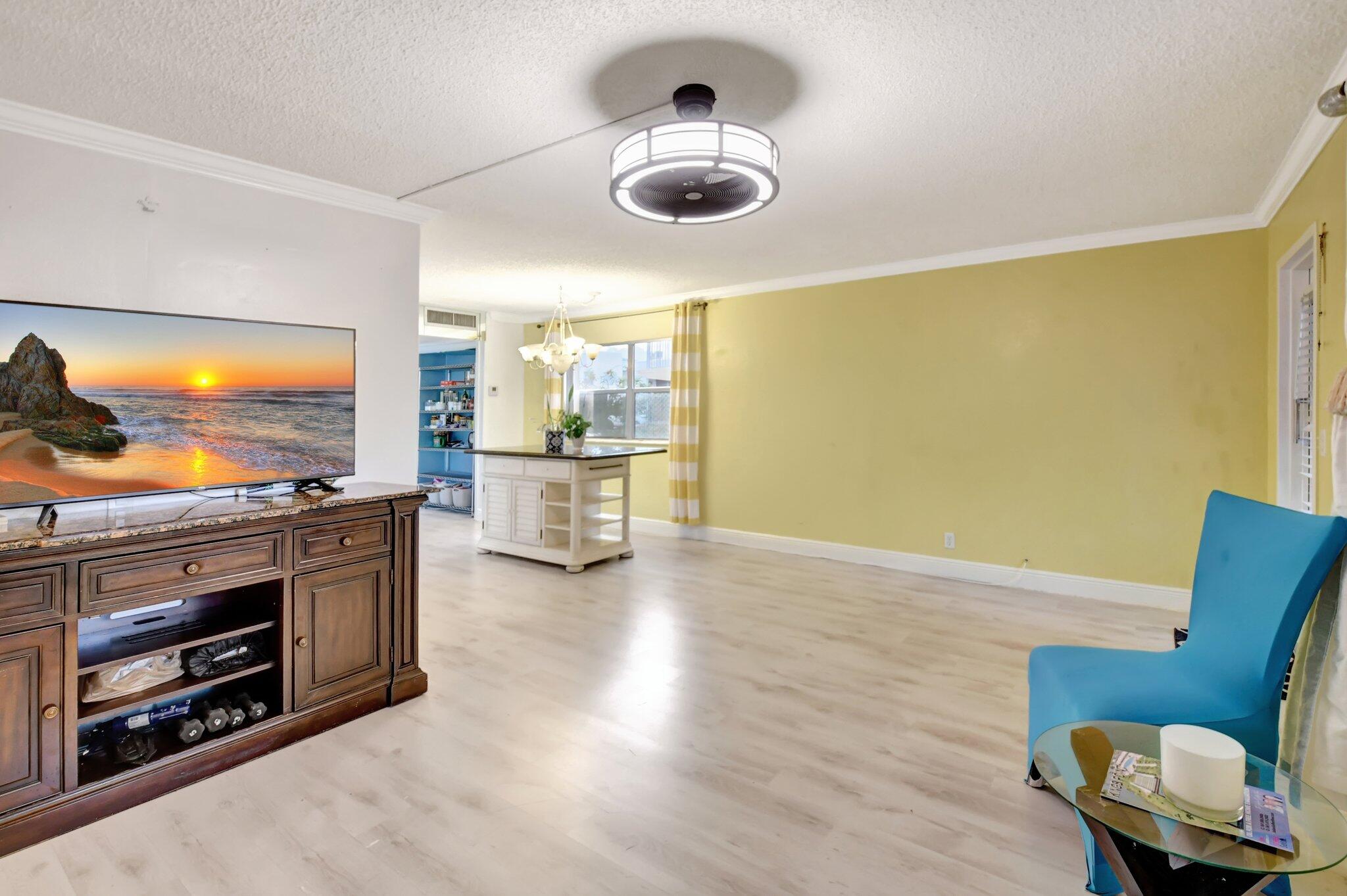 451 Saxony Way Delray Beach, FL 33446 - Photo 5 of 27 4-web-or-mls-DSC_4913