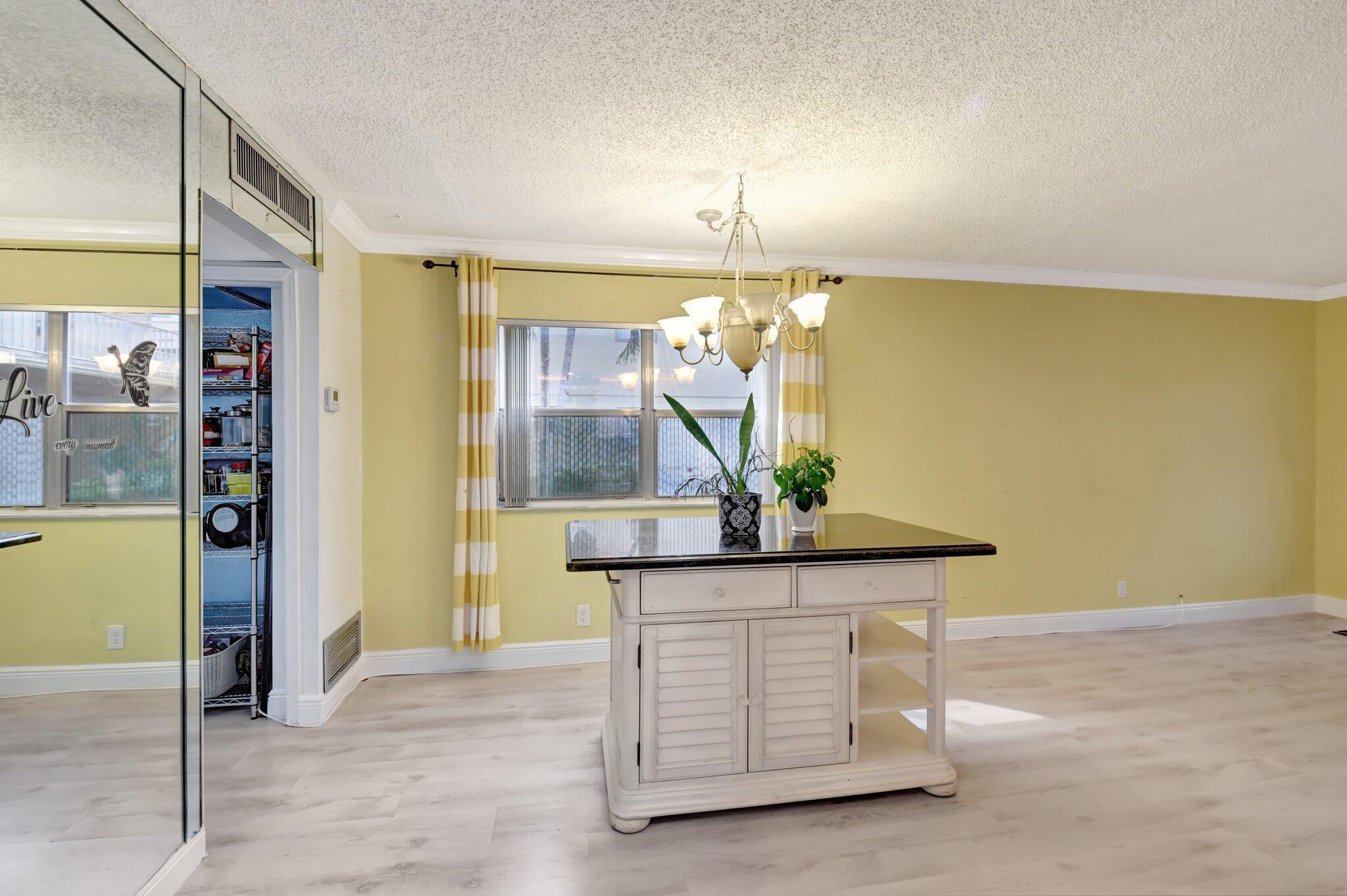 451 Saxony Way Delray Beach, FL 33446 - Photo 9 of 27 8-web-or-mls-DSC_4933