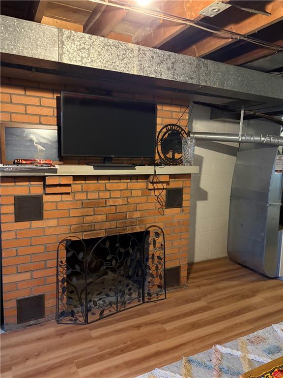 359 Dorseyville Road Pittsburgh, PA 15215 - Photo 22 of 29 a fireplace with wooden floor