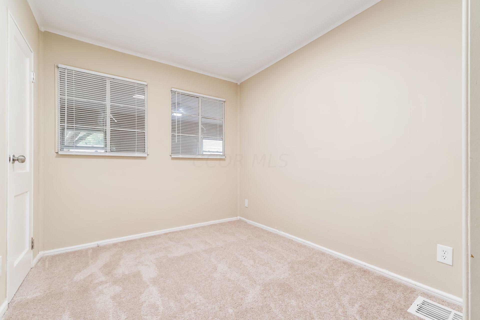 1051 South Hampton Road Columbus, OH 43227 - Photo 24 of 33 Bedroom 1