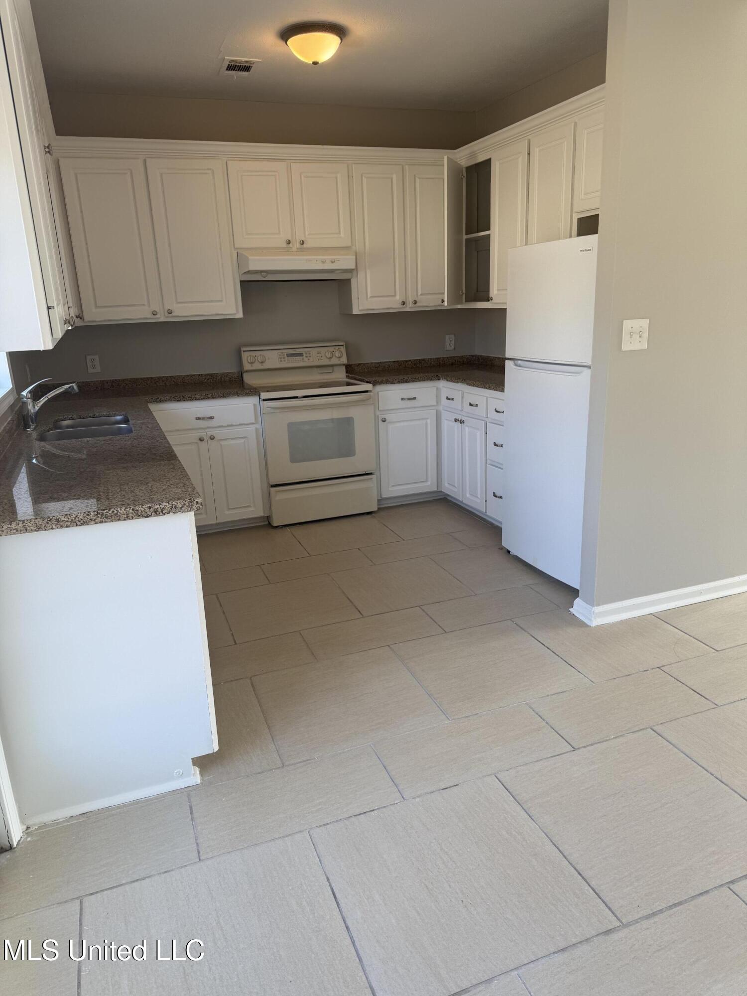 786 Hunter Lane Jackson, MS 39212 - Photo 6 of 25 IMG_4427