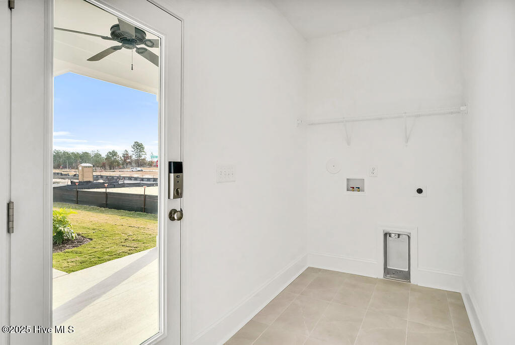 5209 Moonshell Loop Wilmington, NC 28412 - Photo 17 of 37 Laundry Room/Mud Room