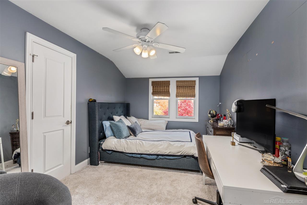 705 Washington Road Grosse Pointe, MI 48230 - Photo 19 of 26 50061886-18.JPG