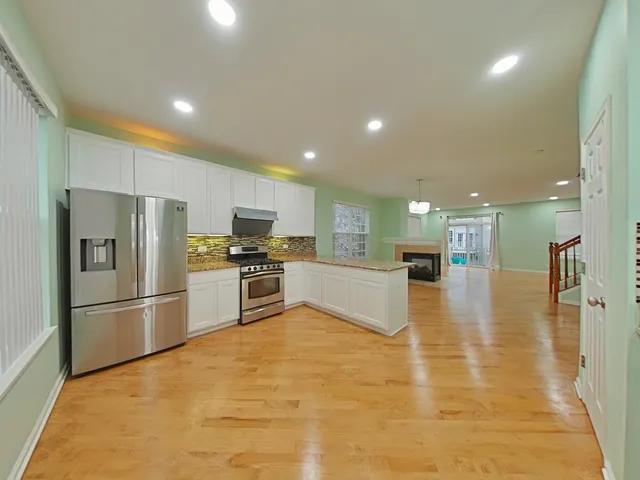 $425,000 | 848 Station Boulevard, Aurora, IL 60504