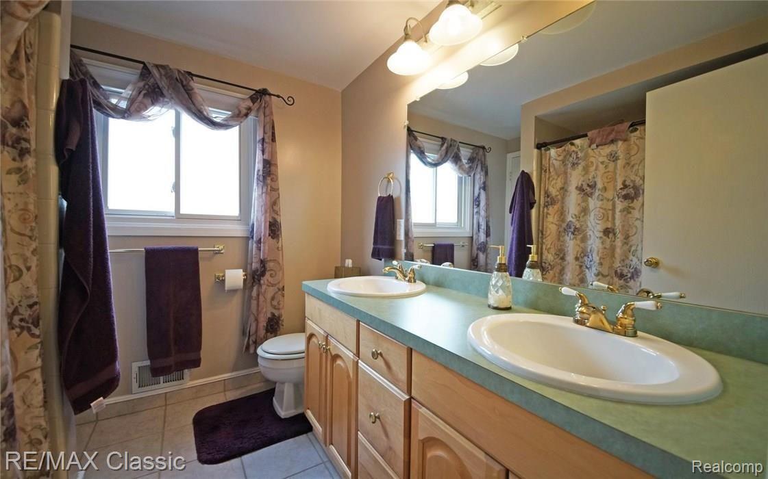46430 Strathmore Road Plymouth, MI 48170 - Photo 20 of 30 20.jpg