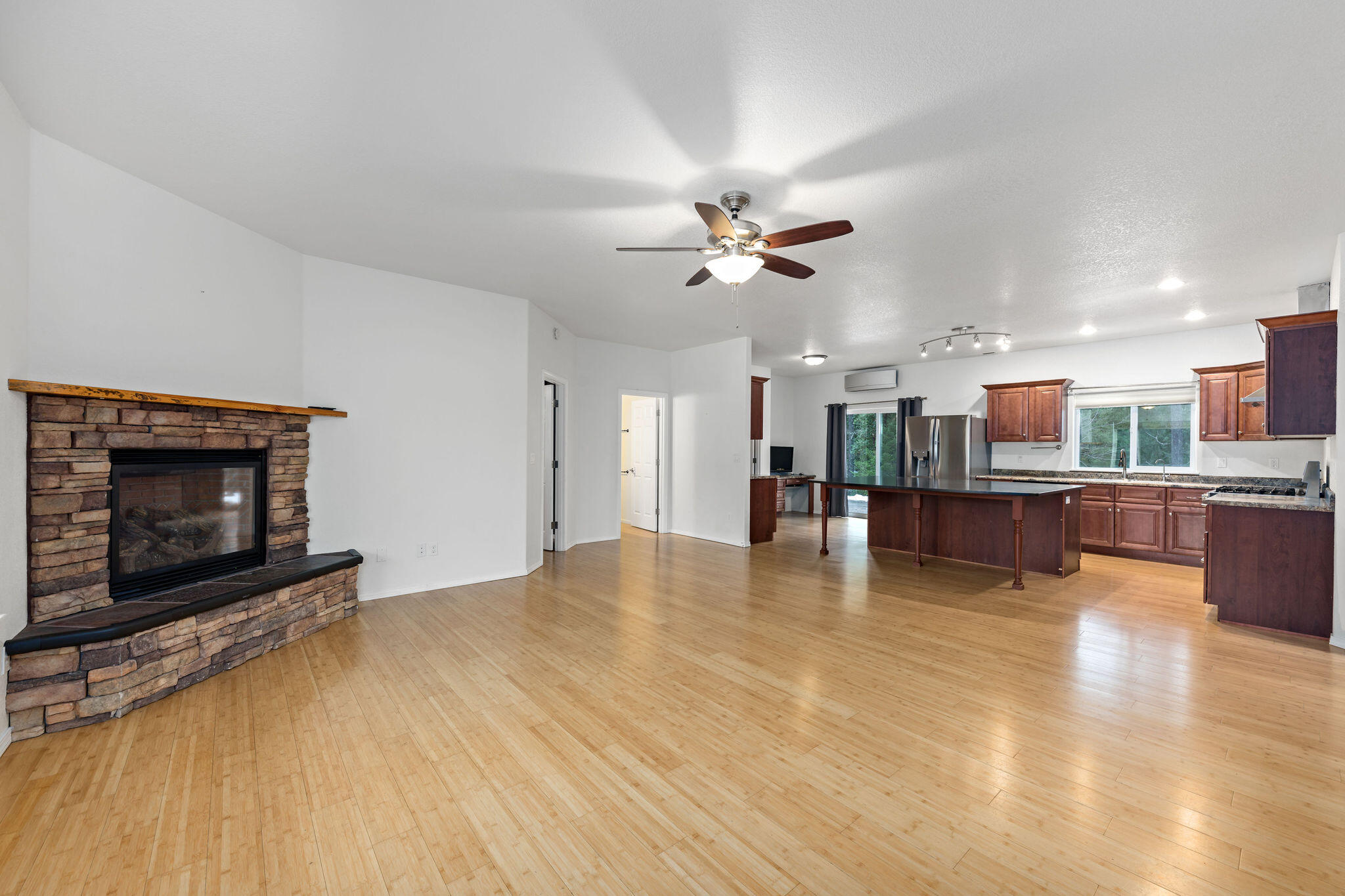 10523 Lower River Road Grants Pass, OR 97526 - Photo 6 of 58 079A6551