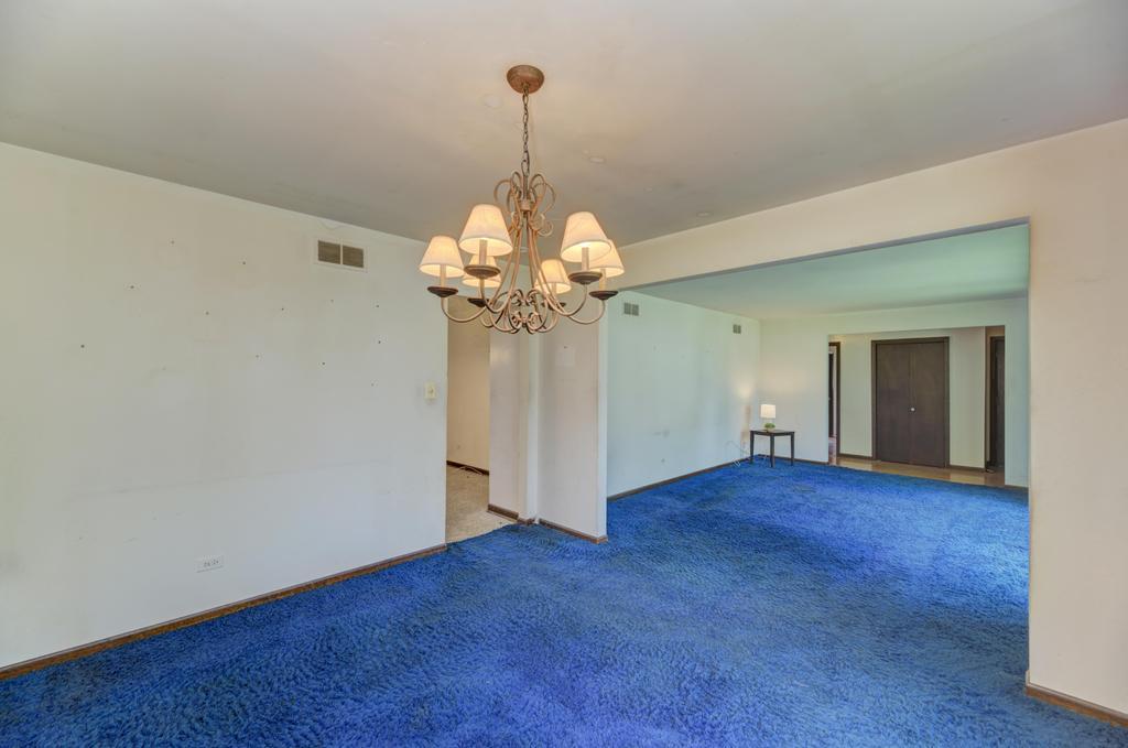 8017 Sawyer Road Darien, IL 60561 - Photo 8 of 35
