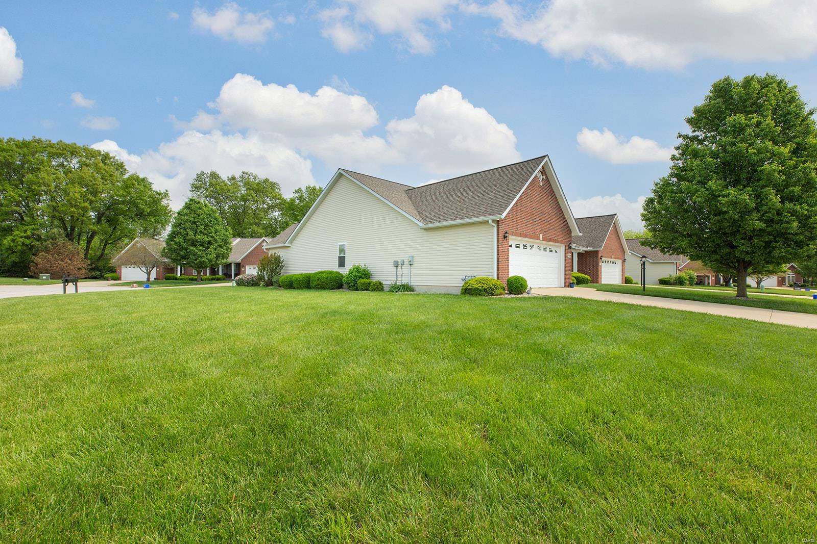 412 Celesta Street Godfrey, IL 62035 - Photo 5 of 45