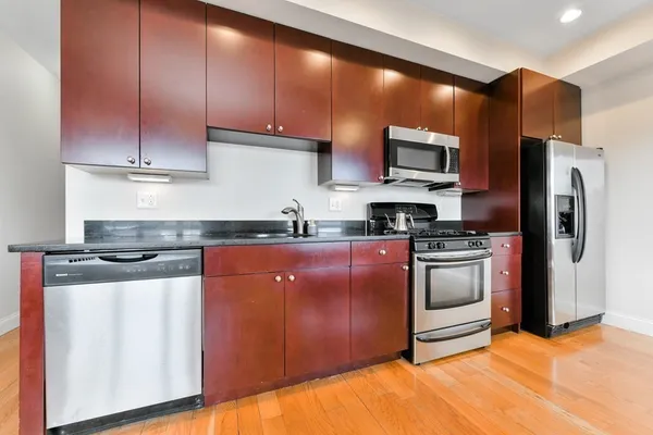 $3,900 | 329 West Broadway, Unit 5, Boston, MA 02127