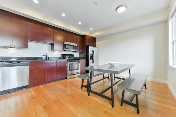 $3,900 | 329 West Broadway, Unit 5, Boston, MA 02127