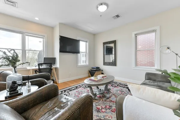 $3,900 | 329 West Broadway, Unit 5, Boston, MA 02127