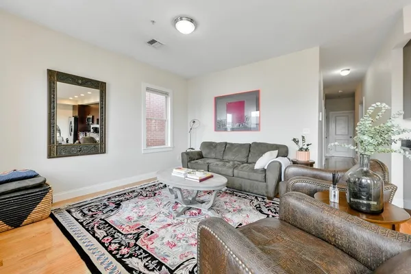 $3,900 | 329 West Broadway, Unit 5, Boston, MA 02127