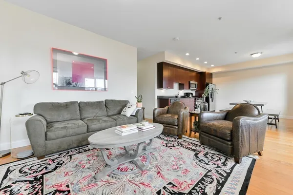 $3,900 | 329 West Broadway, Unit 5, Boston, MA 02127