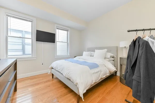 $3,900 | 329 West Broadway, Unit 5, Boston, MA 02127