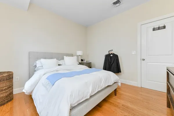 $3,900 | 329 West Broadway, Unit 5, Boston, MA 02127