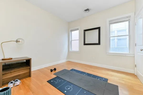 $3,900 | 329 West Broadway, Unit 5, Boston, MA 02127