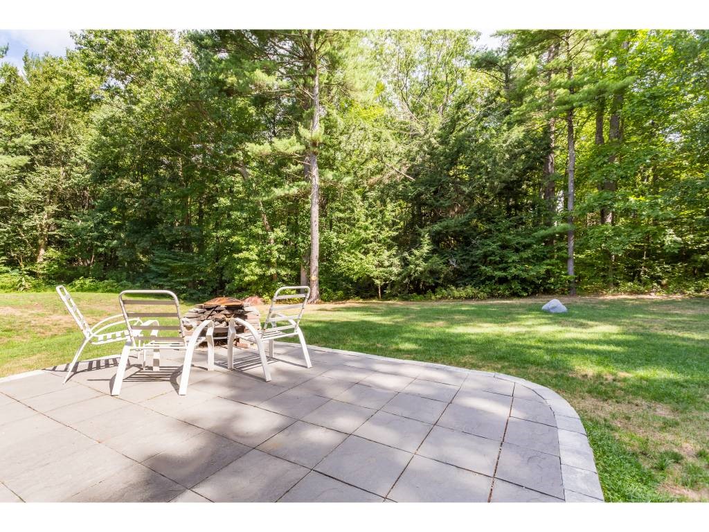 8 Butterfield Lane Stratham, NH 03885 - Photo 4 of 36 Gallery Image 4