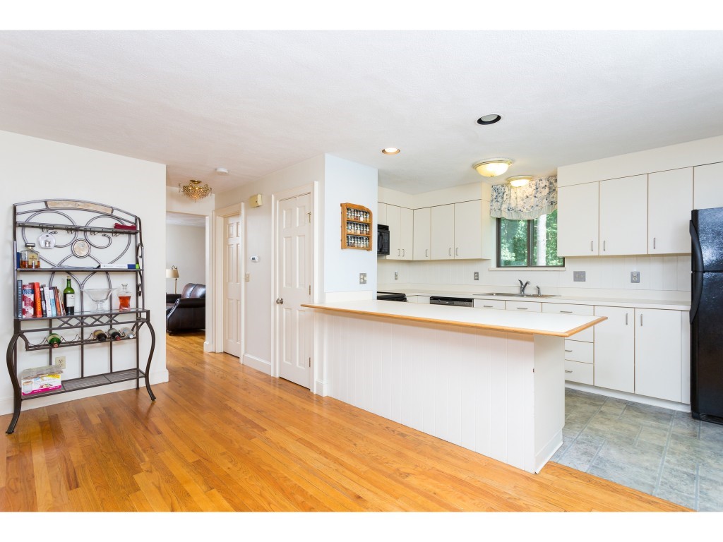 8 Butterfield Lane Stratham, NH 03885 - Photo 10 of 36 Gallery Image 10
