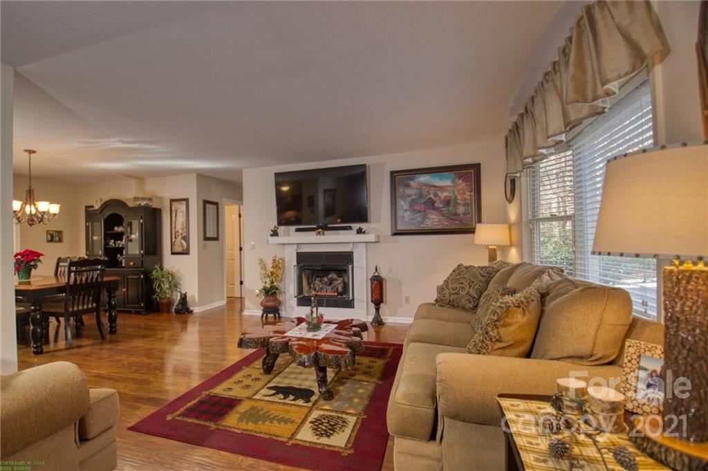 927 Skyuka Road Columbus, NC 28722 - Photo 11 of 32 Gallery Image 11