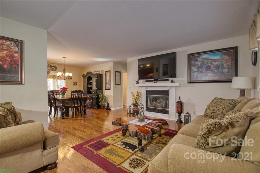 927 Skyuka Road Columbus, NC 28722 - Photo 12 of 32 Gallery Image 12