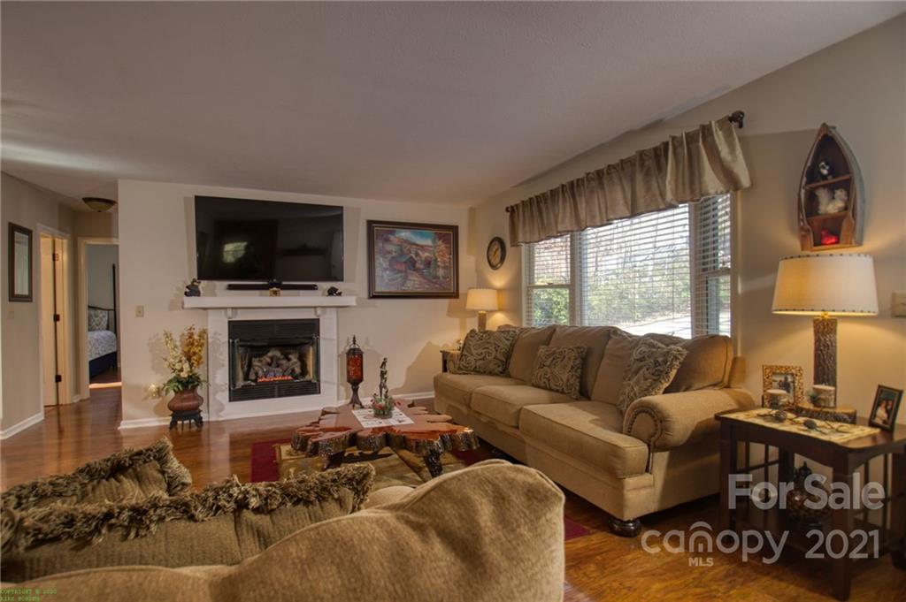 927 Skyuka Road Columbus, NC 28722 - Photo 13 of 32 Gallery Image 13