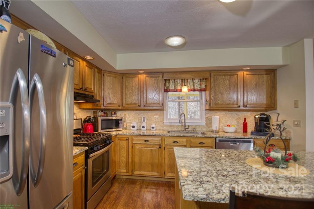 927 Skyuka Road Columbus, NC 28722 - Photo 15 of 32 Gallery Image 15
