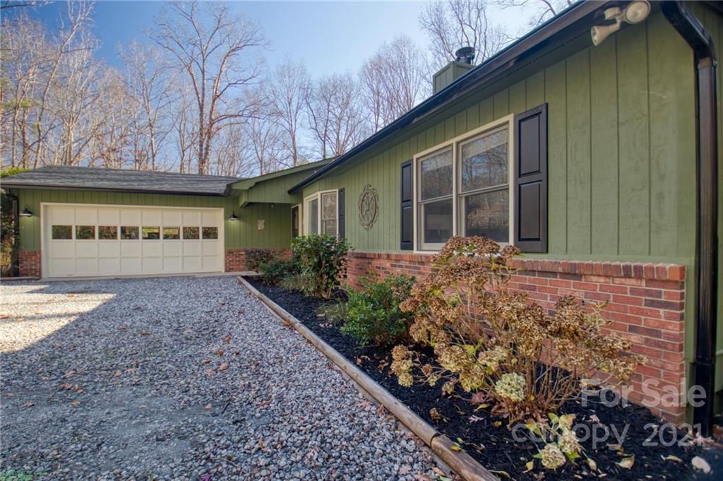 927 Skyuka Road Columbus, NC 28722 - Photo 3 of 32 Gallery Image 3