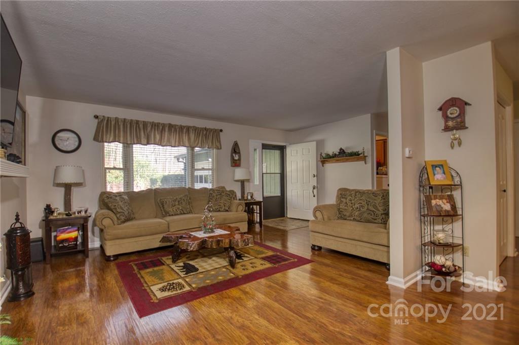 927 Skyuka Road Columbus, NC 28722 - Photo 10 of 32 Gallery Image 10
