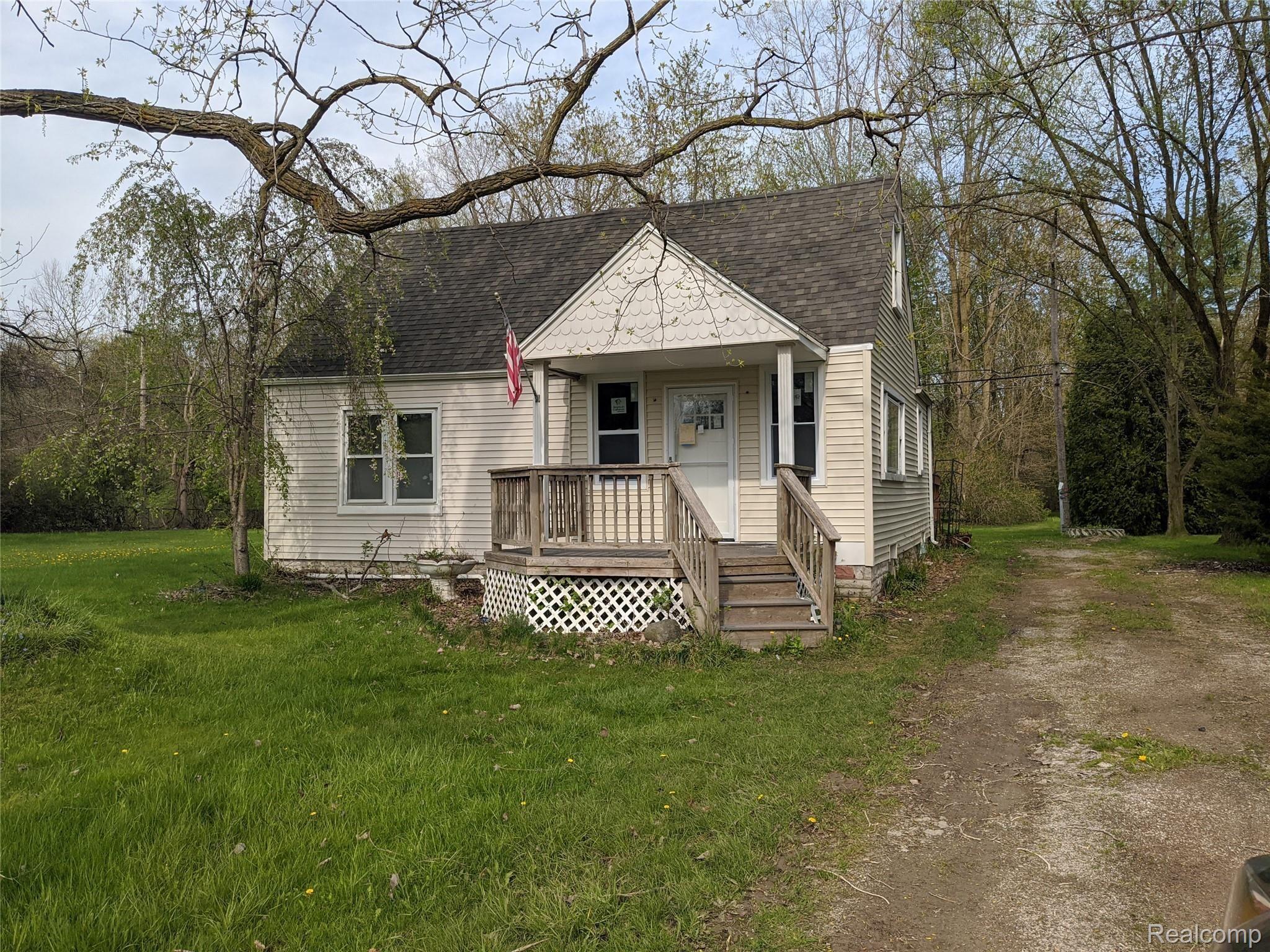 22063 Rust Road New Boston, MI 48164 - Photo 2 of 3 IMG_20220511_171912.jpg