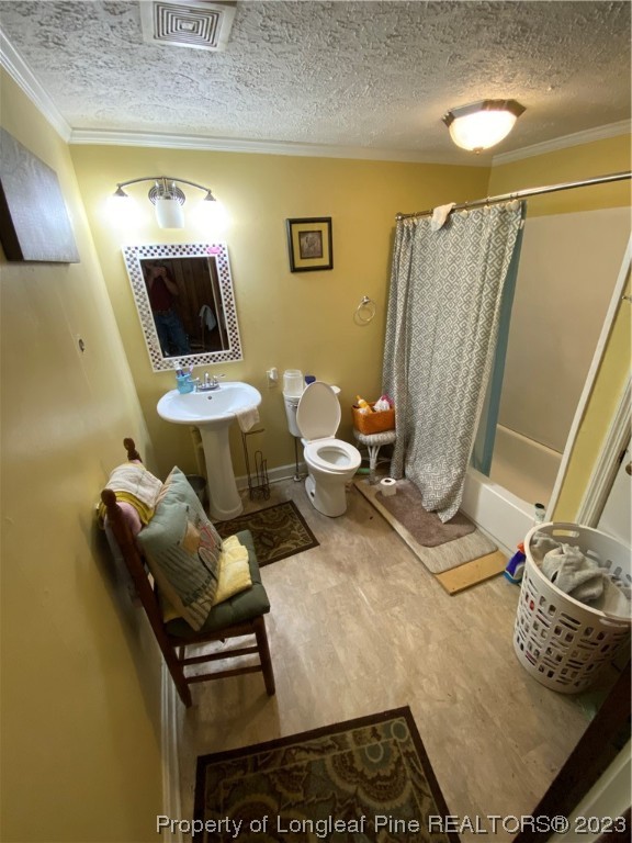 1409 Richardson Road Bladenboro, NC 28320 - Photo 13 of 14 a living room with a couch and a flat screen tv