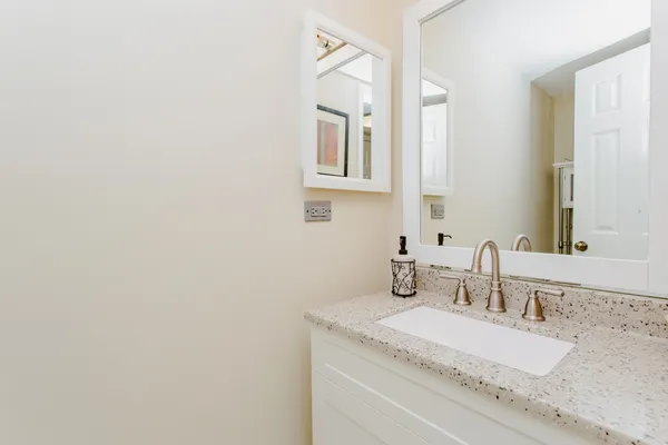 $600,000 | 814 Dunhill Drive, Buffalo Grove, IL 60089