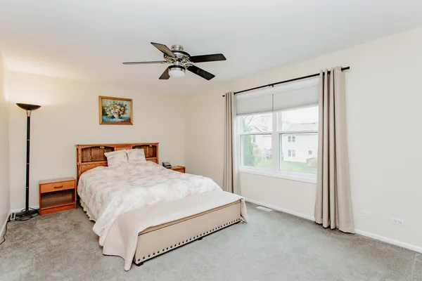 $600,000 | 814 Dunhill Drive, Buffalo Grove, IL 60089