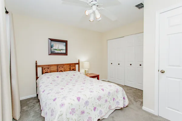 $600,000 | 814 Dunhill Drive, Buffalo Grove, IL 60089