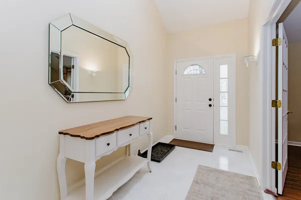 $600,000 | 814 Dunhill Drive, Buffalo Grove, IL 60089