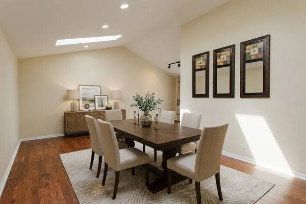 $600,000 | 814 Dunhill Drive, Buffalo Grove, IL 60089