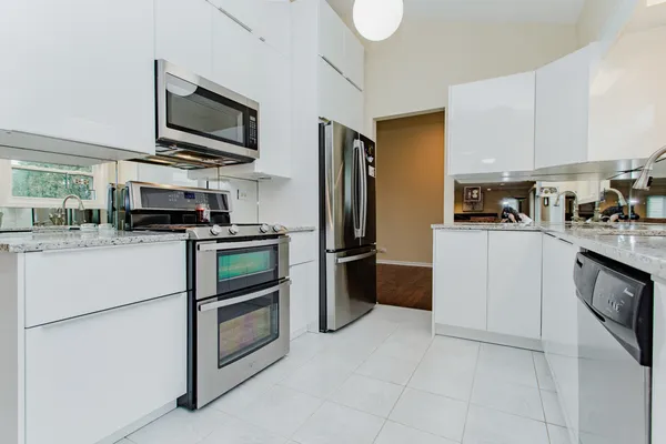 $600,000 | 814 Dunhill Drive, Buffalo Grove, IL 60089